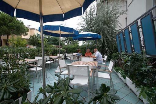 Hotel Dolores เชเซนาติโก ภายนอก รูปภาพ