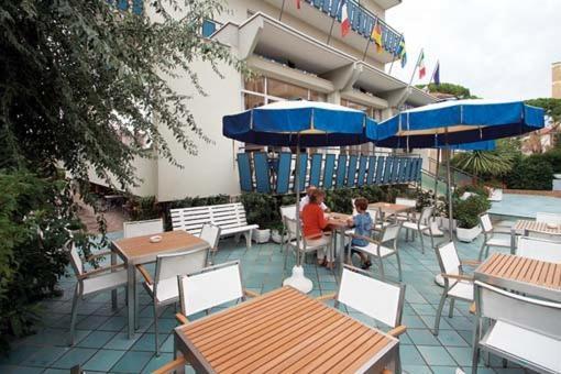 Hotel Dolores เชเซนาติโก ภายนอก รูปภาพ