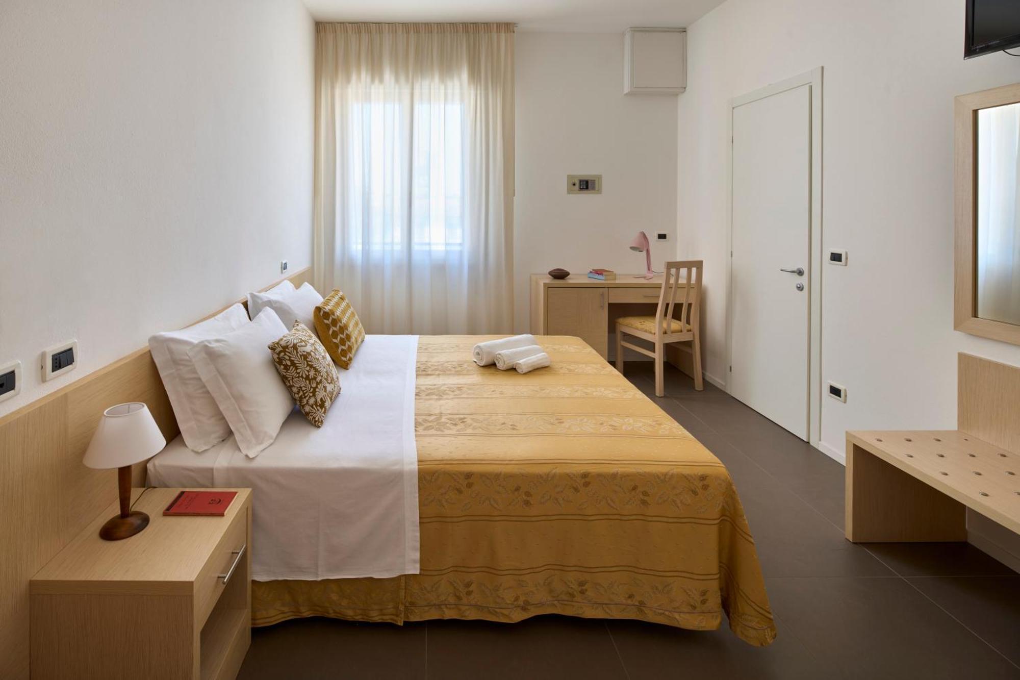 Hotel Dolores เชเซนาติโก ภายนอก รูปภาพ